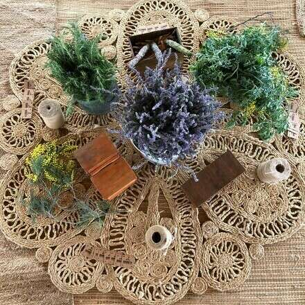 MERCADO PRIMAVERA: "Ataditos de bienestar" Sahumerios de hierbas y flores 