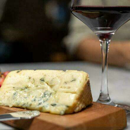 Noche de vinos y quesos en Barra Fundición 