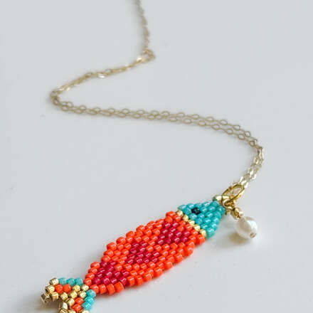 Crea tu propio amuleto pez junto a Sin Enredos 