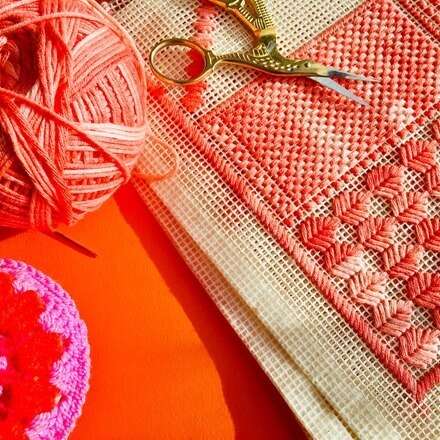 Bordado en esterilla junto a Cordelia 