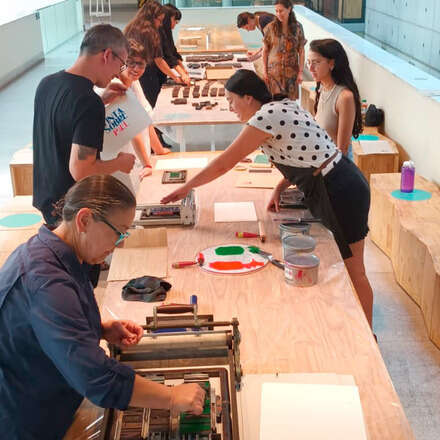 Taller de impresión tipográfica/Letterpress junto a Andrea Torres y Leonidas Loyola