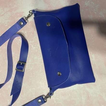 Crea tu banano rectangular con azul klein cabretilla junto a Ns leather 