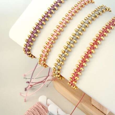 Crea tu pulsera de macramé junto Sin Enredos 