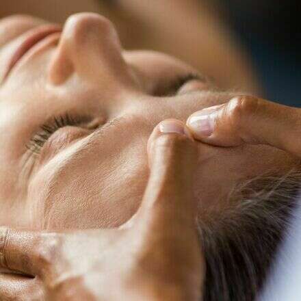 "MASAJE FACIAL ENERGETICO EN TUS MANOS" Propuesta de taller de autocuidado para todo público