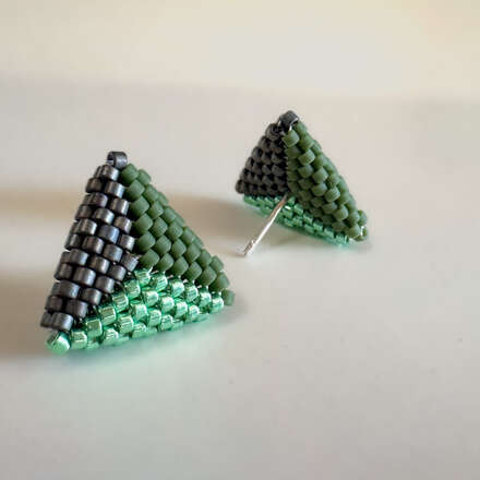 Taller aros triangulares 3D junto a Sin Enredos 