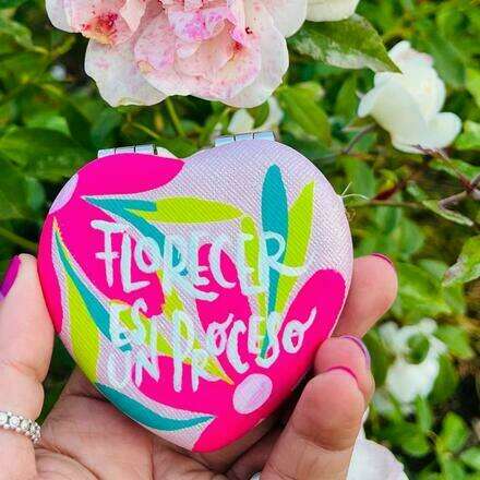 Marcadores acrílicos "tus colores, tus reflejos" junto a The Color Shop 